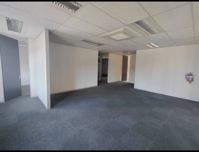 470M² OFFICE TO LET IN BRYANSTON